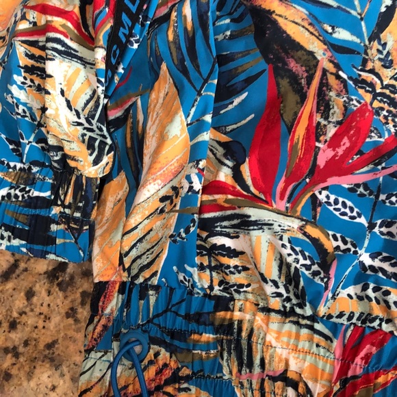 Menβs Guess Hoodie - Picture 2 of 8